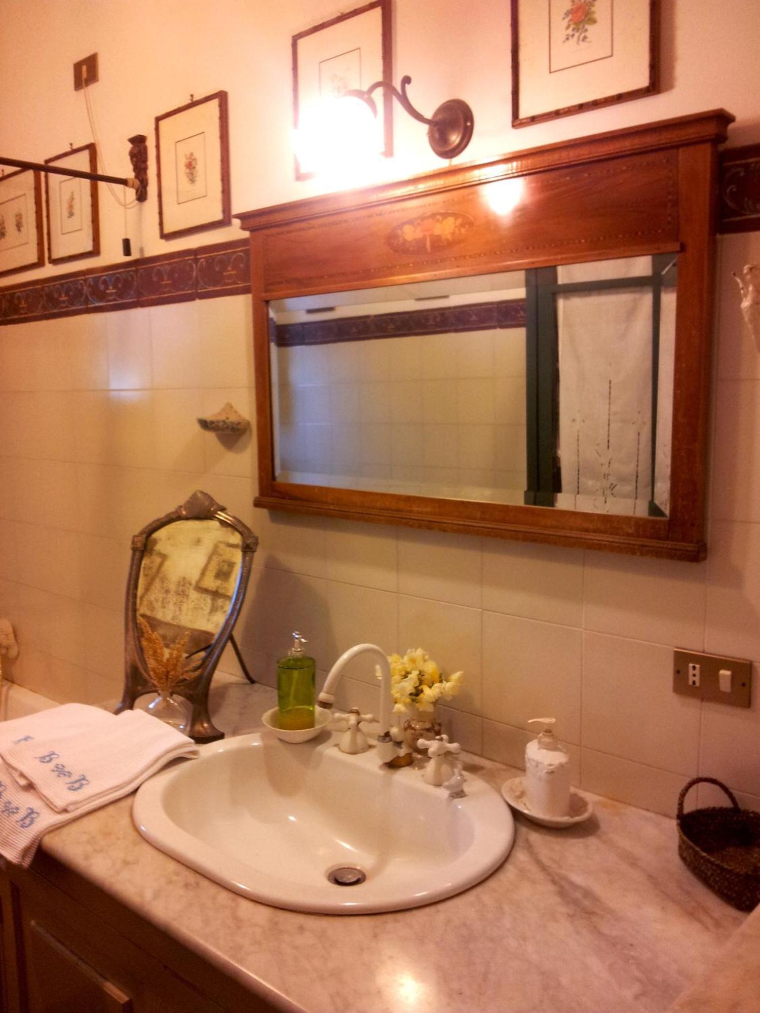Relais De Charme - B&B Short Lets La Casa Di Francesca Sant'Agata Li Battiati Værelse billede