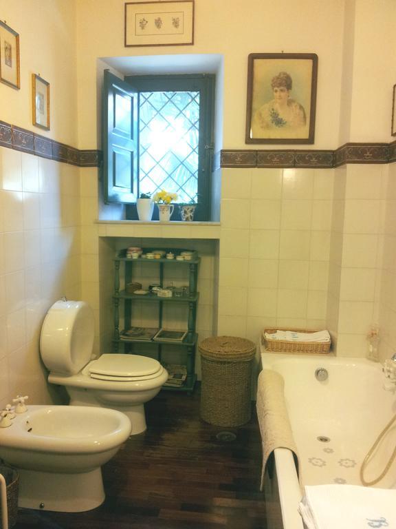 Relais De Charme - B&B Short Lets La Casa Di Francesca Sant'Agata Li Battiati Værelse billede