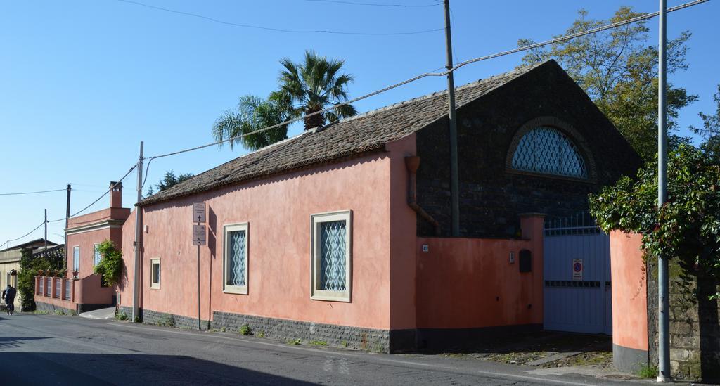 Relais De Charme - B&B Short Lets La Casa Di Francesca Sant'Agata Li Battiati Eksteriør billede